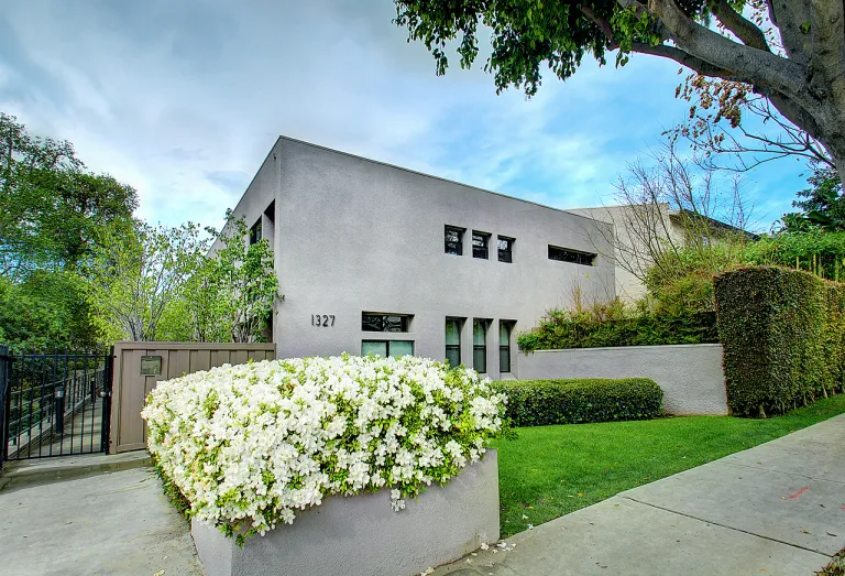 1327 Havenhurst Dr., 9, West Hollywood, CA 90069 — sold by DMF Realty